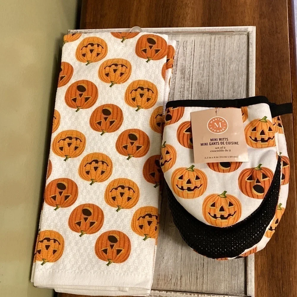NEW! MARTHA STEWART 2 Pack HALLOWEEN JACK-O-LANTERN KITCHEN TOWELS & Mini Mitts